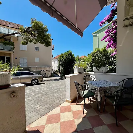 Jure Apartment Makarska
